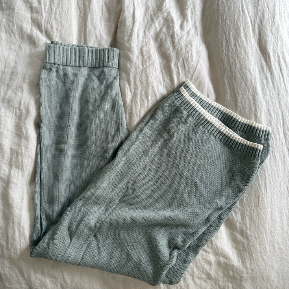 Sincerely Jules Women's sage green knit pants